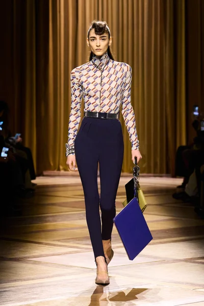 Look 18